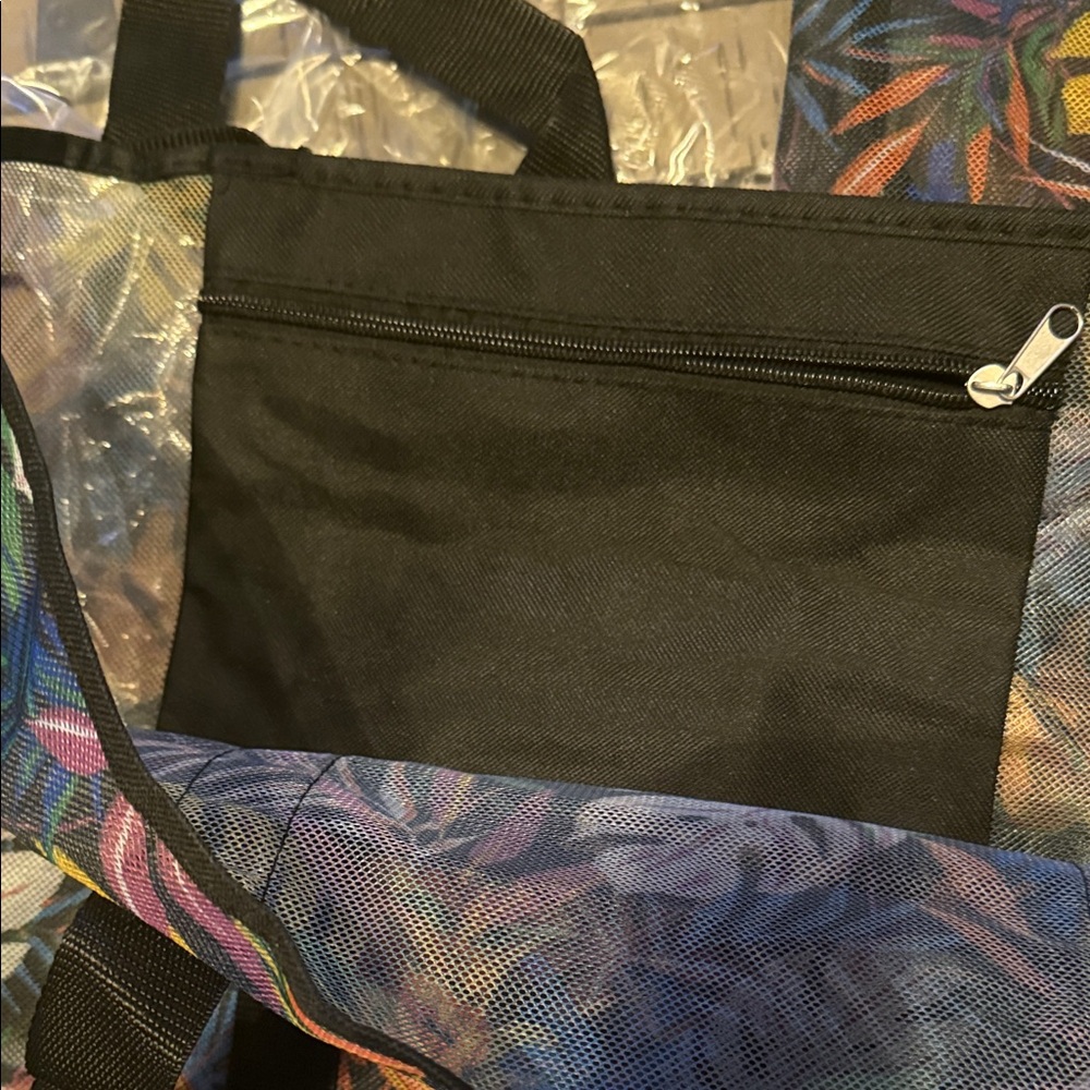 5/$25 Set of 2 -Tropical Print Mesh Tote Bag NWT - Picture 2 of 2